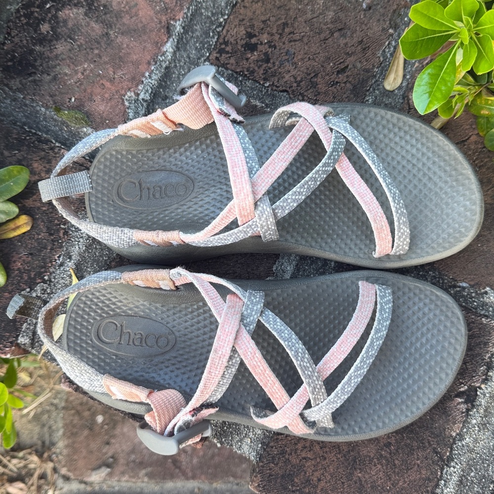 Chacos Gray and Pink Strappy Sandals Kids Size 2 - Picture 3 of 7